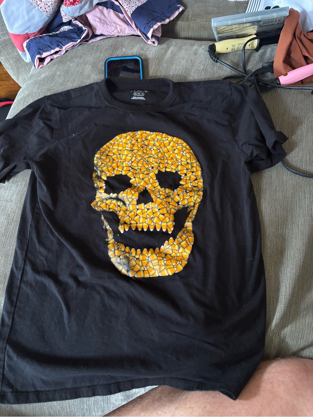 Black Tee with Yellow Candy Corn Mosaic Skull Graphic PLACE size XL